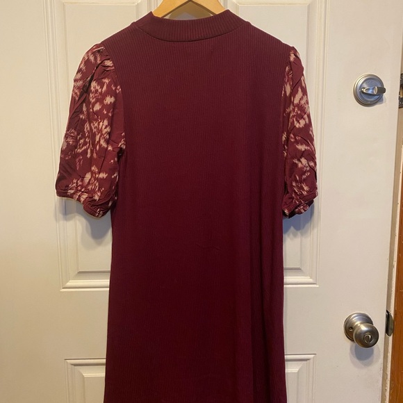 Mockneck Short Sleeve Swing Dress with Pockets size M NWT - Picture 3 of 5